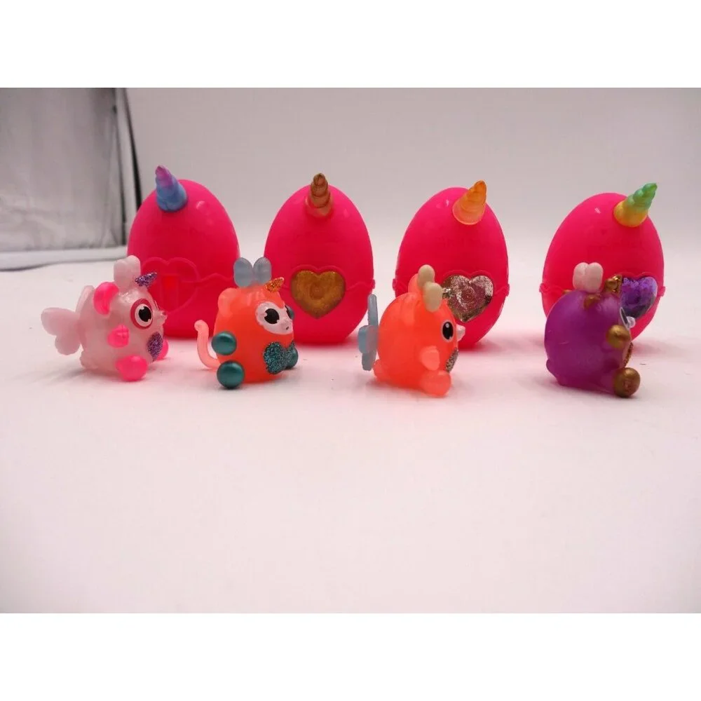 Rainbocorns Itzy Glitzy Surprise Mini Figure 4 Egg's With 4 Figures and Accessor
